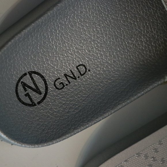 NEW GND Rhinestone Grey Silver Flip Flop Sandals 8 - Picture 7 of 8